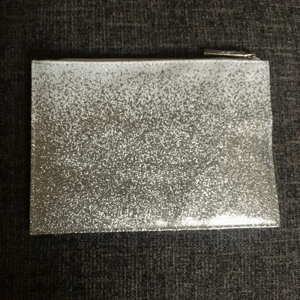 MAC Essentials Pouch - Picture 3 of 4